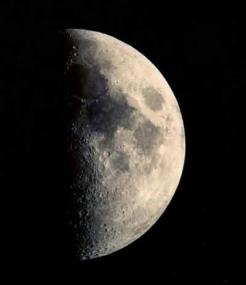 В центре Луны находится раскаленный металлический шар