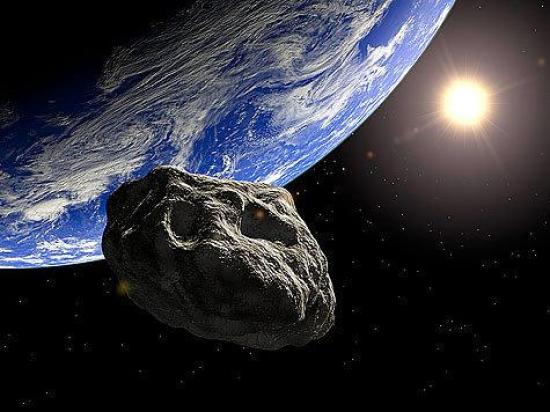 Астероид рядом с Землей.