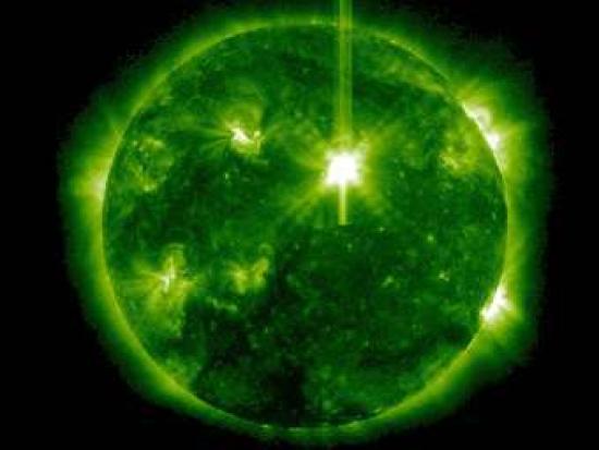 Солнце в момент вспышки. Изображение SDO