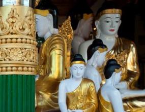 Статуи Будд в Малайзии двигаются и излучают свет