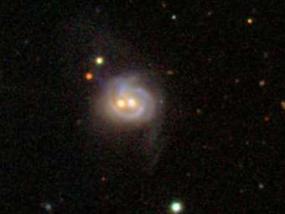 Астрономы нашли поедающую сверхмассивные черные дыры галактику