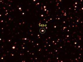 Астрономы нашли самую темную экзопланету