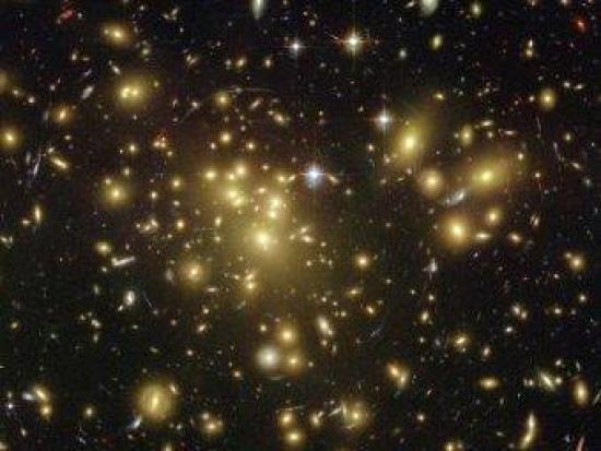 Галактическое скопление. Фото Hubble