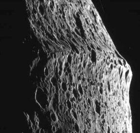 У Япета, спутника Сатурна, есть собственная луна