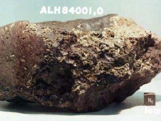 Образец метеорита ALH84001, возраст к...