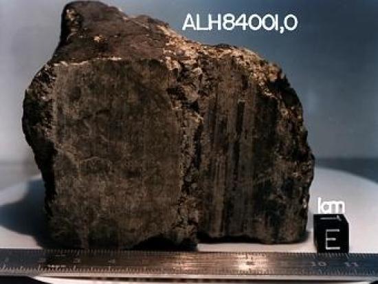 Марсианский метеорит ALH84001 возраст...
