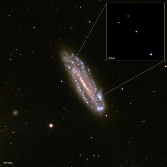 Галактика NGC 4178 в центре не толще,...