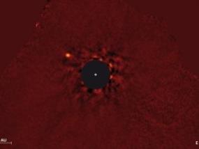 Астрономы сфотографировали суперюпитер в Андромеде