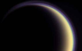 В атмосфере Титана замечен неизвестный газ