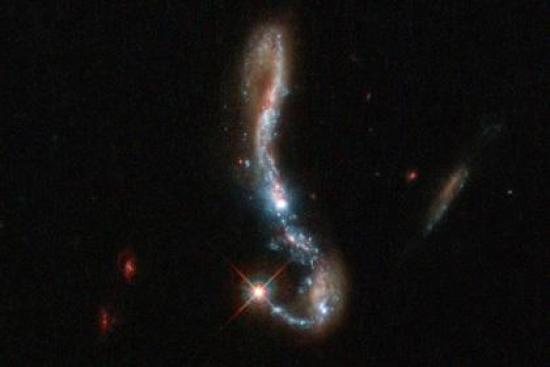 Галактика SDSS J082354.96+280621.6, о...