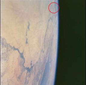 Группа НЛО найдена на старом изображении НАСА миссии STS-100