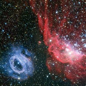 Ученые сфотографировали два разноцветных облака в соседней галактике