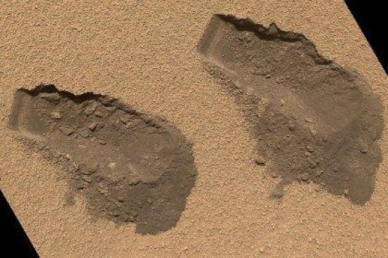 Зачерпнутый марсоходом песок. Фото: NASA