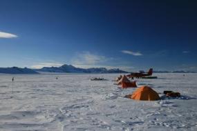 Подо льдами Антарктиды нашли туннели с талой водой