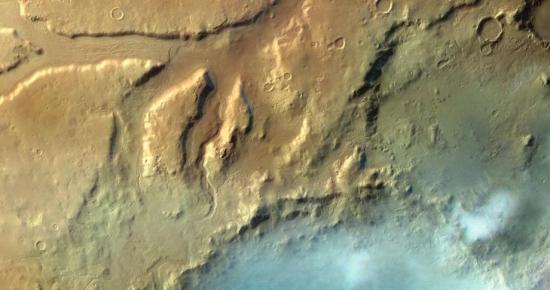 Фото марсианских облаков над Протонил...
