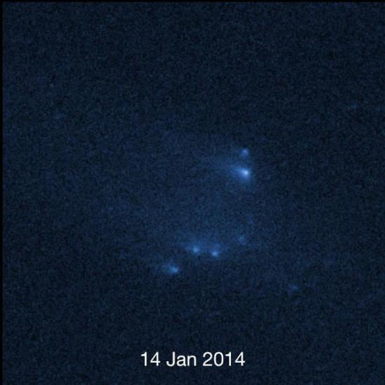 Астероид P/2013 R3 14 января 2014 год...