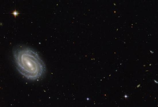 PGC 54493. Фото: ESA/ Hubble & NASA