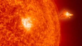 Гигантское НЛО размером с Землю нашли около Солнца