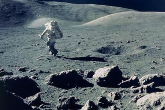 Астронавт на Луне. Изображение: NASA