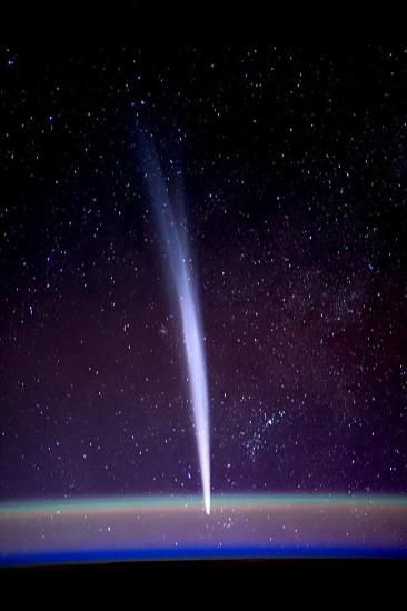 Комета C/2011 W3 (Лавджоя) с МКС. © NASA