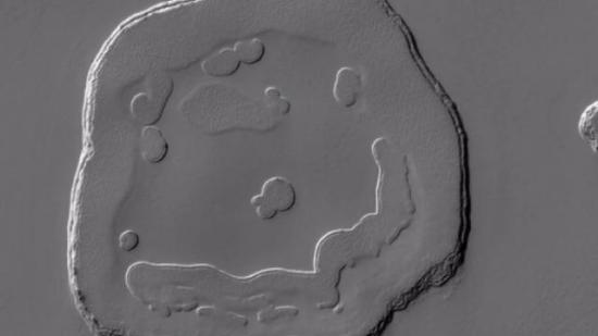 Смайлик на Марсе. Фото: NASA