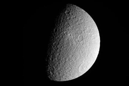 Спутник Сатурна Рея. Фото: JPL-Caltec...