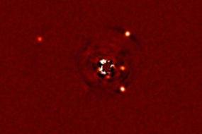 Астрономы сфотографировали ближайшего двойника Солнечной системы