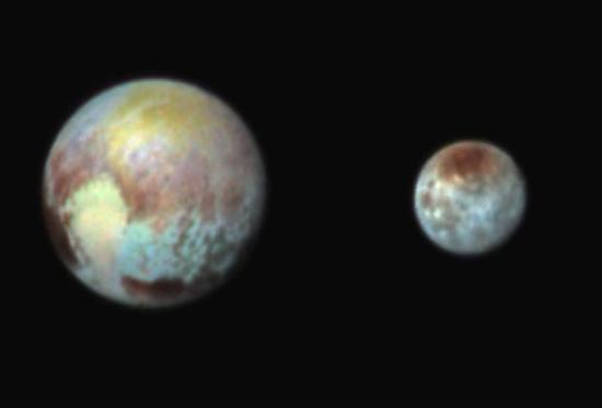 Снимки Плутона и Харона инструментом ...