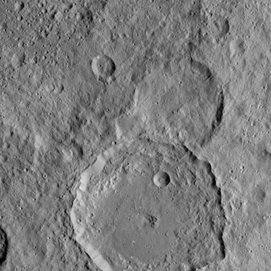 Фрагмент одного из кратеров. Изображе...