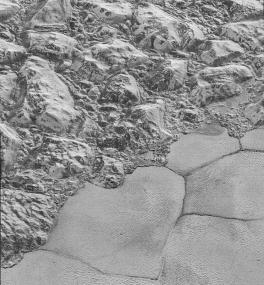 NASA опубликовало детализированные снимки поверхности Плутона