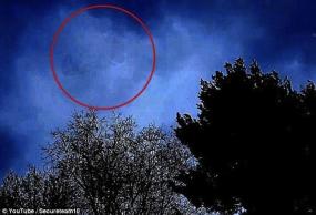 Огромный, почти невидимый НЛО патрулировал небо в США?