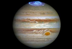 Телескоп Hubble сделал снимки полярных сияний Юпитера