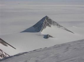 В Антарктиде обнаружены несколько пирамид