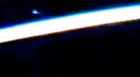 НАСА отключает прямое вещание с МКС после появления пятнистого летающего объекта
