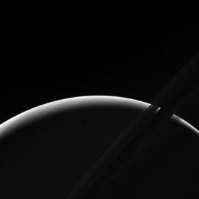 Сатурнианский рассвет — еще одно прощальное фото от «Кассини»