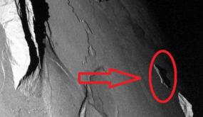 На спутнике Юпитера обнаружен сигарообразный НЛО