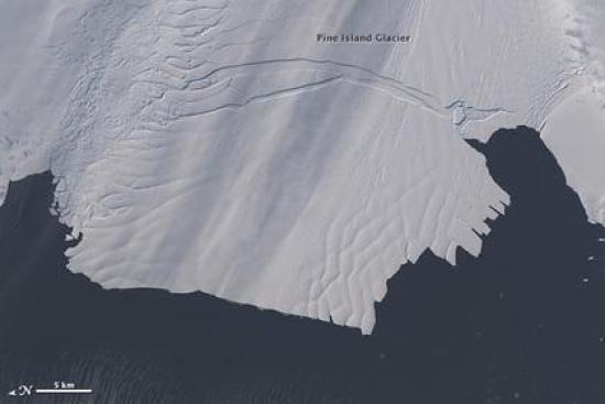 Треснувщий ледник Pine Island