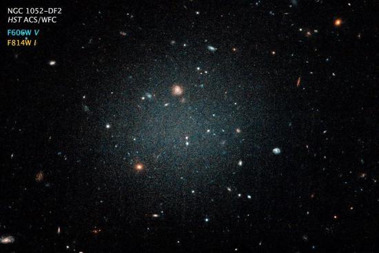 Галактика NGC 1052-DF2