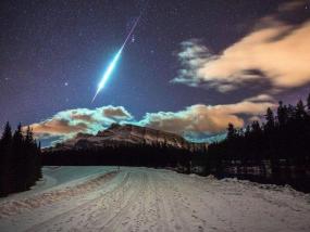 Немецкий фотограф снял падение загадочного космического объекта