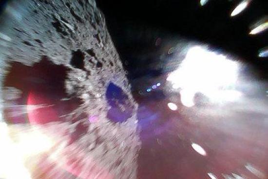 Фото с поверхности астероида Рюгу