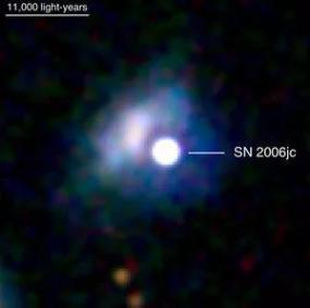 Взрыв сверхновой 2006jc ставит астрономов в тупик