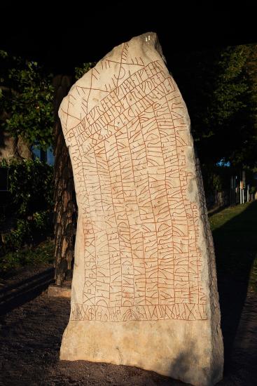 Rök runestone. Фото: University of Go...