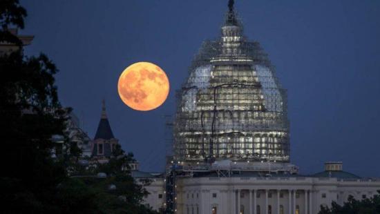 "Голубая" Луна над Вашингтоном 31 июля 2015 года