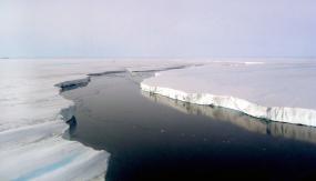 От Антарктиды откололся гигантский кусок шельфового ледника Бранта