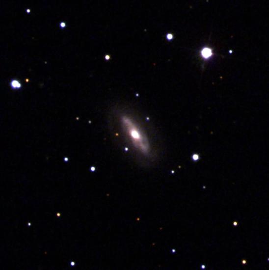 В галактике J0437 + 2456 находится супермассивная и подвижная черная дыра.