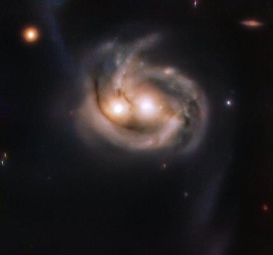 Галактика Mrk 739.
