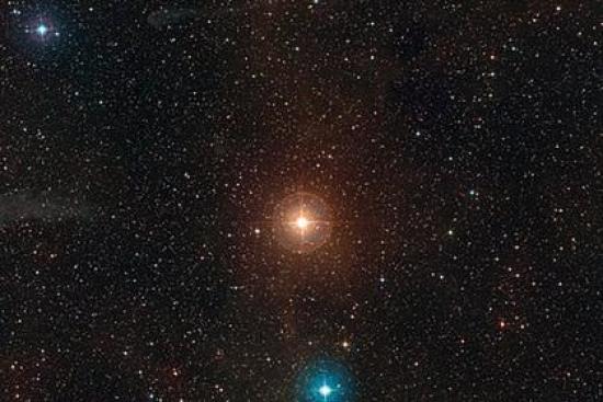 Красный гигант SPLUS J210428.01−004934.2.