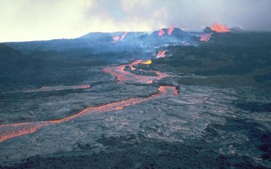 Извержение Мауна-Лоа в 1984 году.