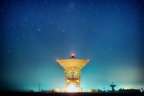 Радиосигналы из дальнего космоса возможно идут от других цивилизаций