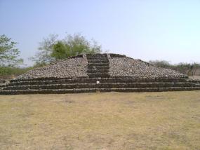 Для чего майя в кальдере вулкана построили свою пирамиду